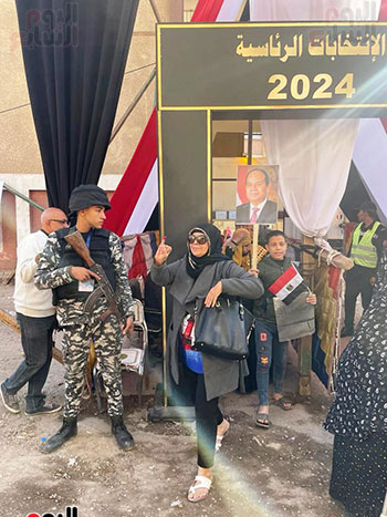 طوابير الناخبين تتزايد في ثانى أيام انتخابات الرئاسة أمام اللجان بمدرسة طارق بن زياد بشبرا الخيمة (1)