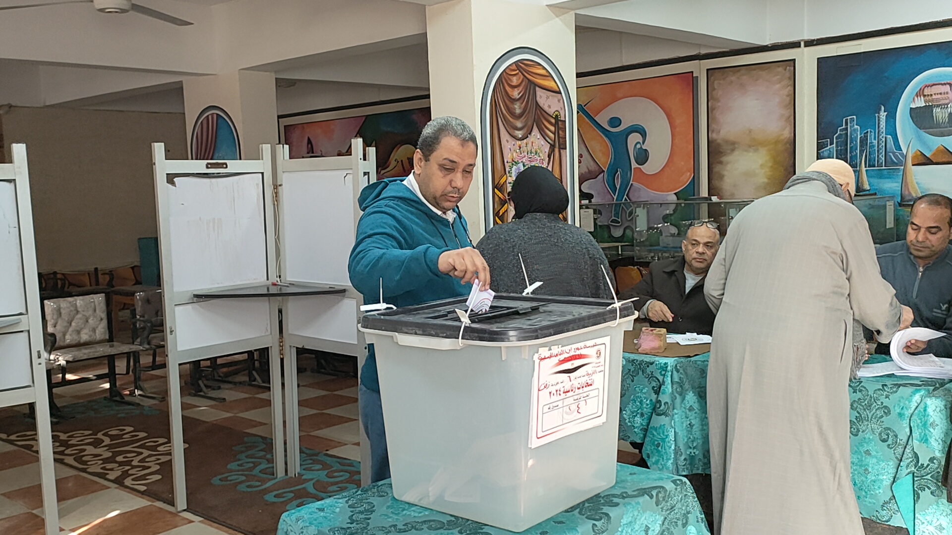 فتح اللجان الإنتخابية أمام الناخبين بالغربية (4)