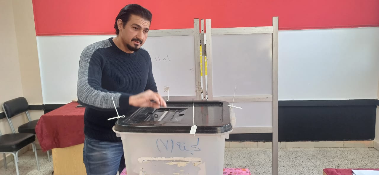ياسر جلال يدلى بصوته في الانتخابات الرئاسية