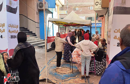 توافد-الناخبين-للإداء-بأصواتهم-(7)