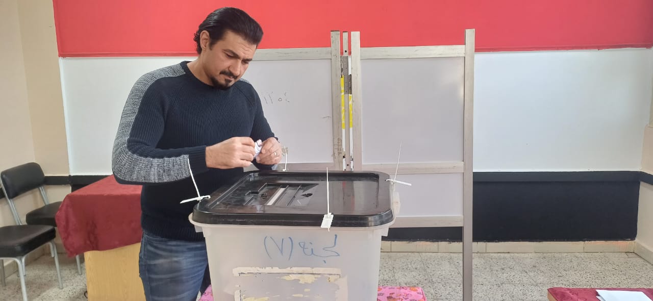 ياسر جلال يدلى بصوته في الانتخابات الرئاسية