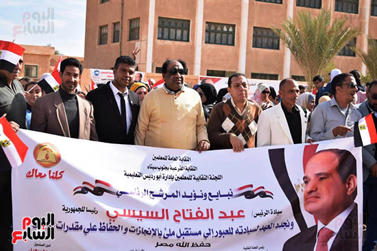 توافد حشود المعلمين على لجان الانتخابات بجنوب سيناء (3)