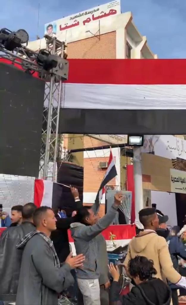 أجواء احتفالية أمام لجان الهرم (6)