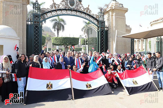  مسيرة شبابية لطلاب جامعة القاهرة للمشاركة بالانتخابات الرئاسية (7)