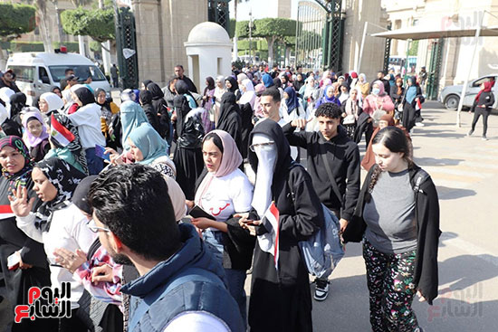  مسيرة شبابية لطلاب جامعة القاهرة للمشاركة بالانتخابات الرئاسية (11)
