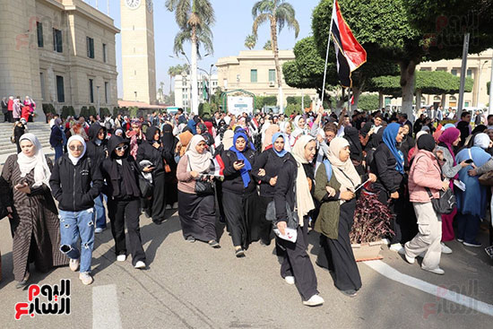  مسيرة شبابية لطلاب جامعة القاهرة للمشاركة بالانتخابات الرئاسية (9)