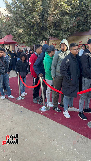 أهالي-المقطم-في-طوابير-للإدلاء-بأصواتهم-(4)