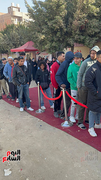 أهالي-المقطم-في-طوابير-للإدلاء-بأصواتهم-(2)