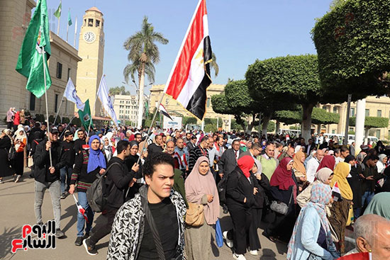 مسيرة شبابية لطلاب جامعة القاهرة للمشاركة بالانتخابات الرئاسية (5)