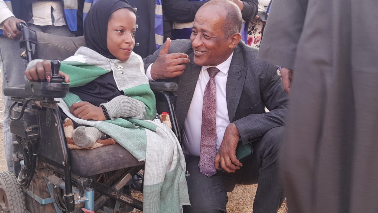 حماة الوطن بأسوان يساعد كبار السن وذوى الاحتياجات (2)