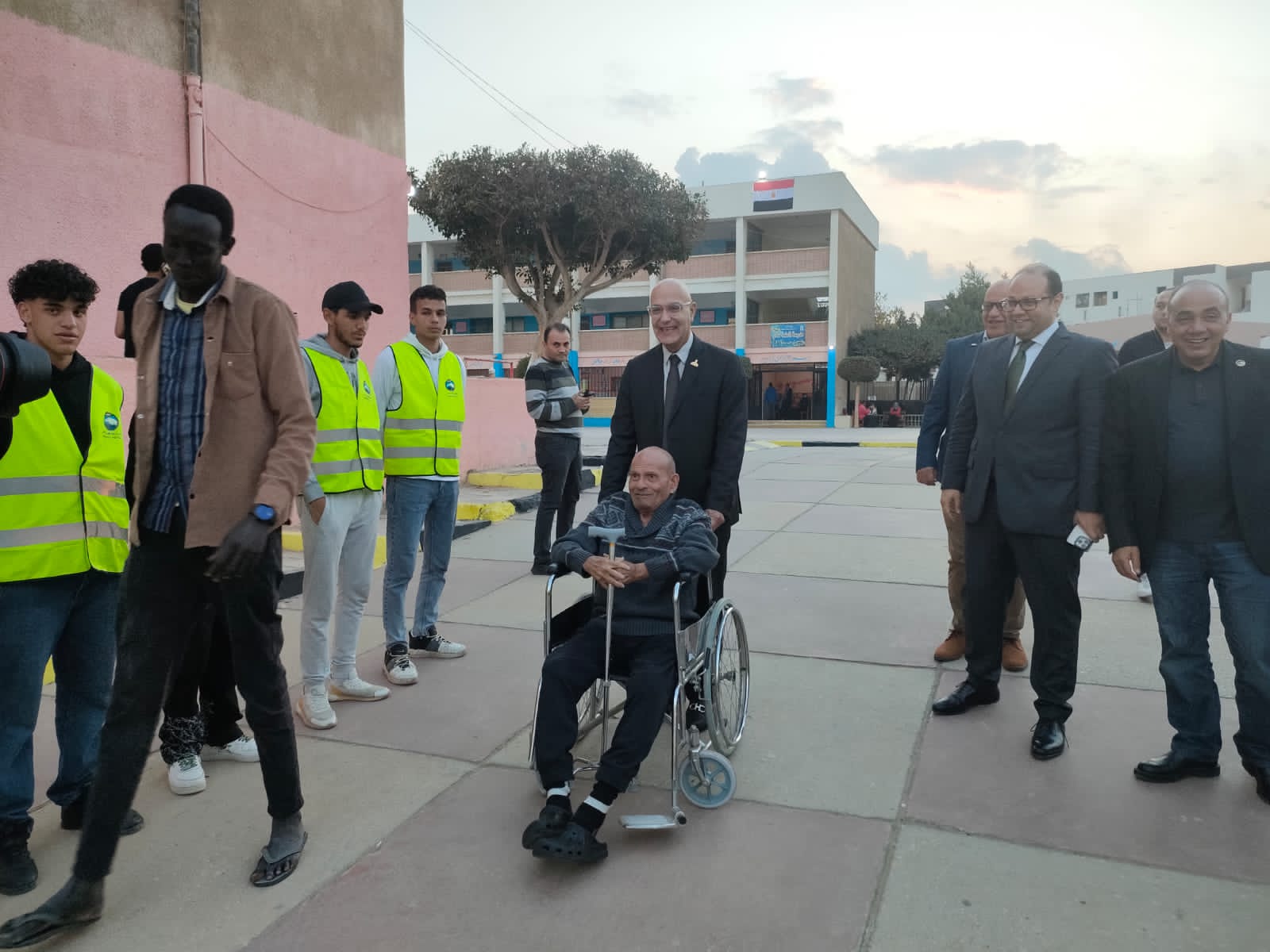 النائب أحمد صبور عضو مجلس الشيوخ النائب أحمد صبور عضو مجلس الشيوخ