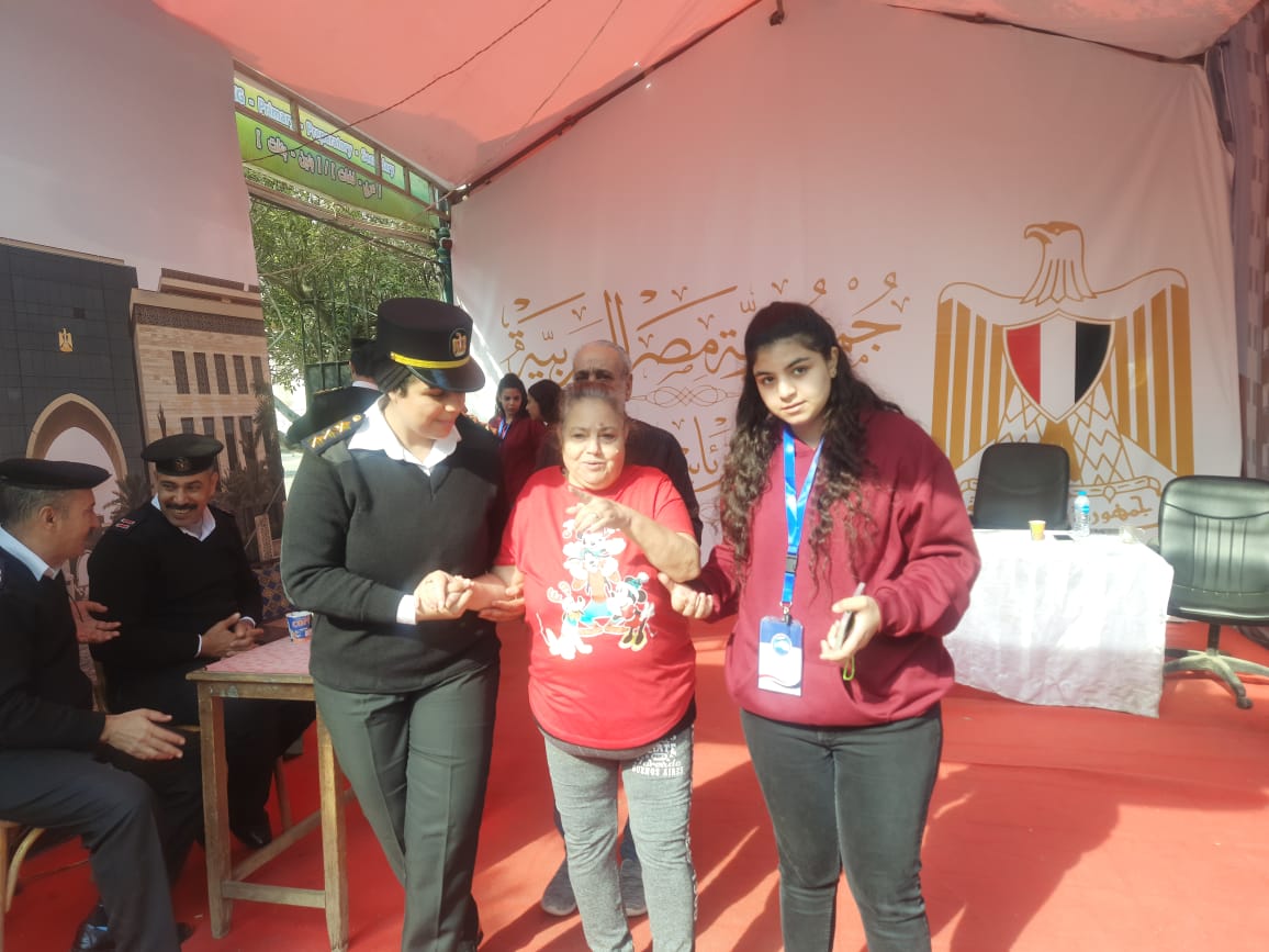 الناخبين امام اللجان (2)