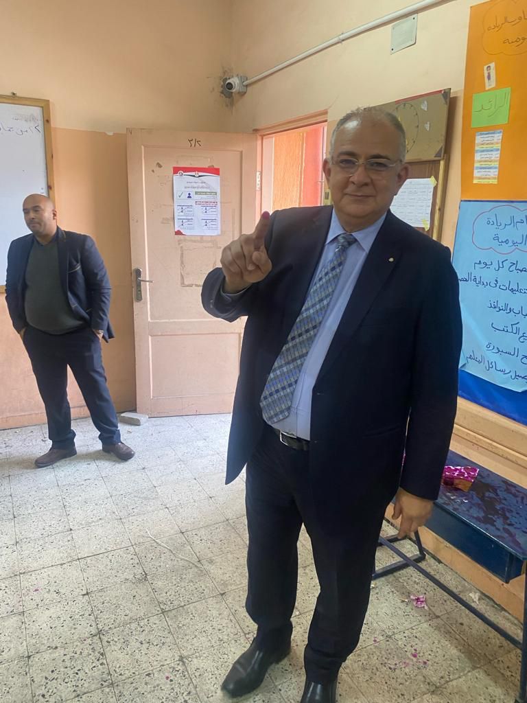 حسام صالح يدلي بصوته في الانتخابات