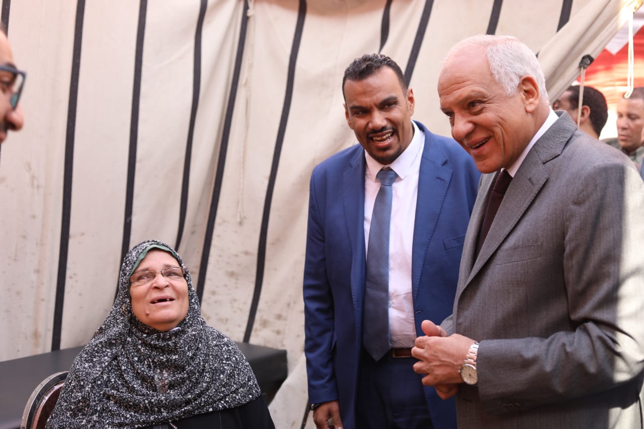 محافظ الجيزة (2)