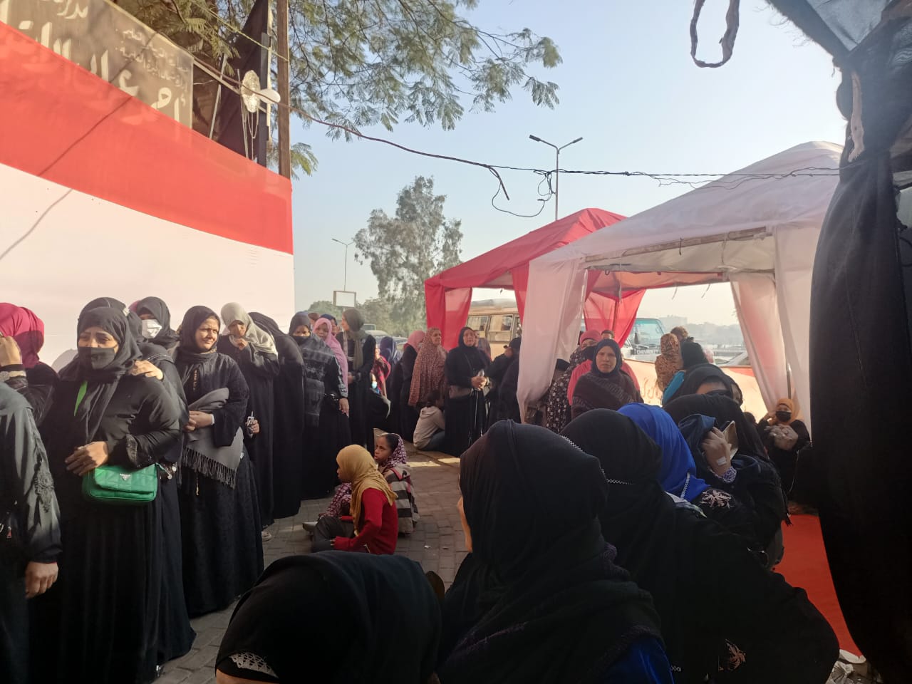 طوابير الناخبين قبل فتح اللجان (1)