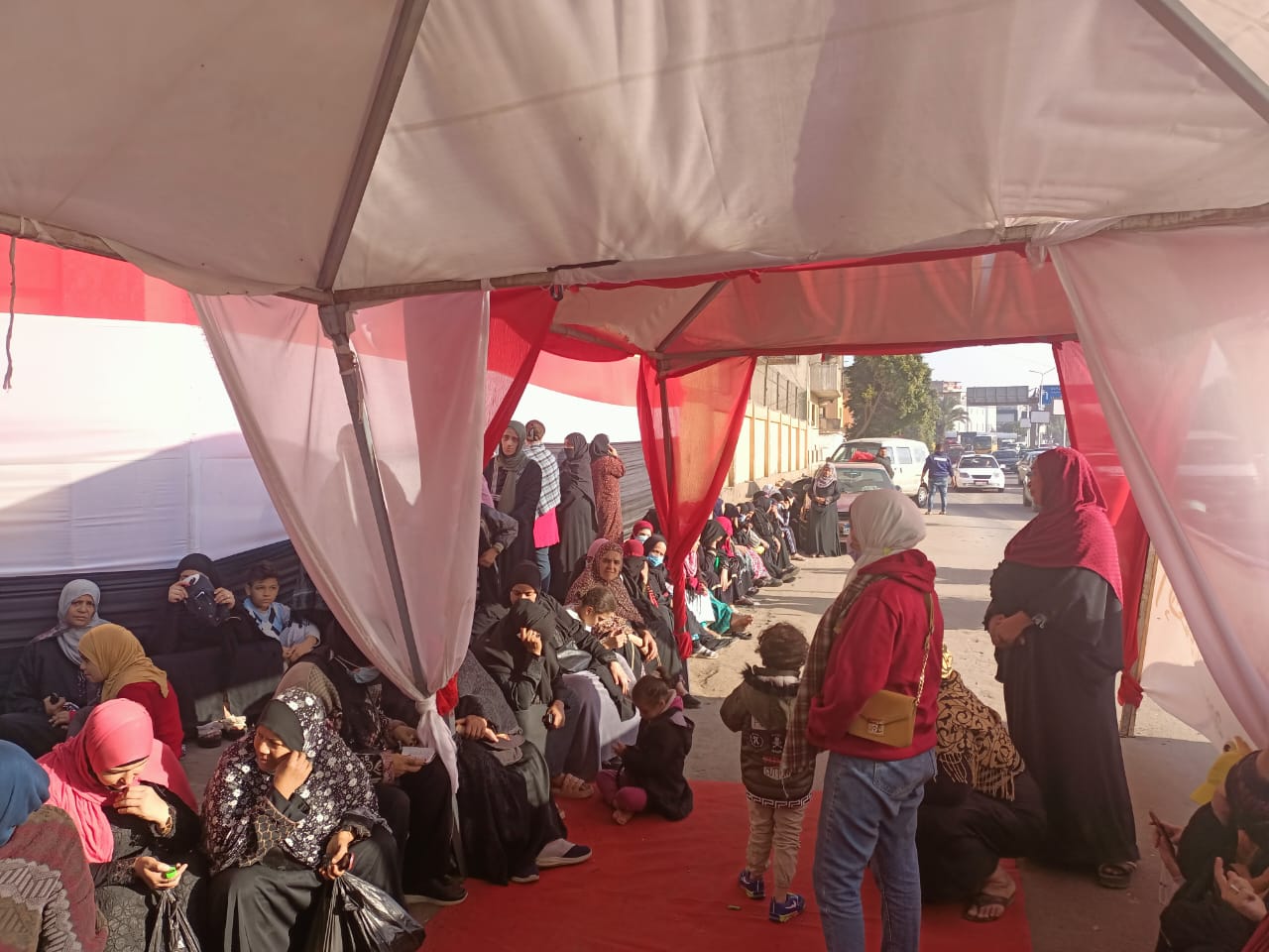طوابير الناخبين قبل فتح اللجان (4)