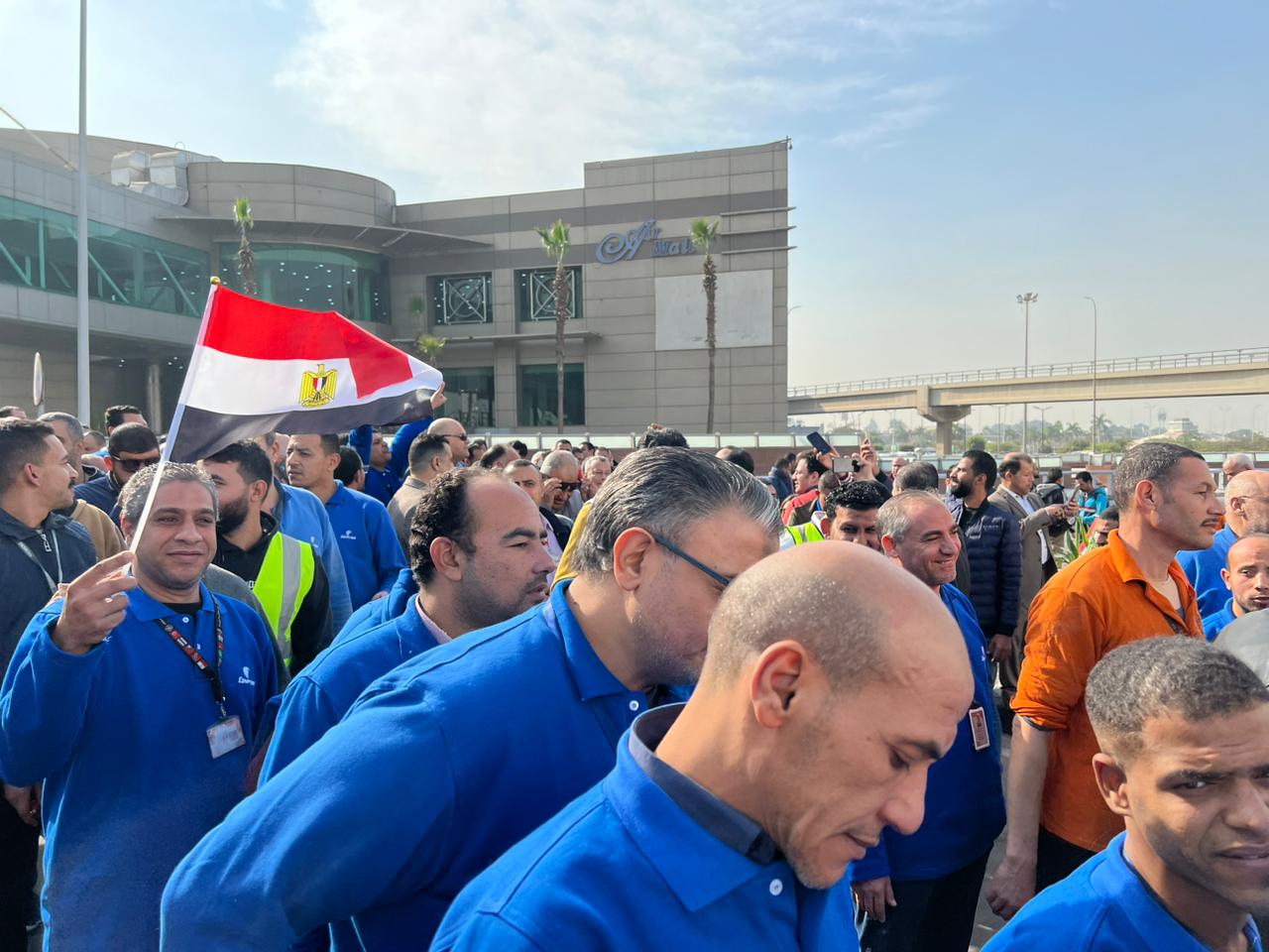 مسيرة حاشدة للعاملين بقطاع الطيران المدنى (3)