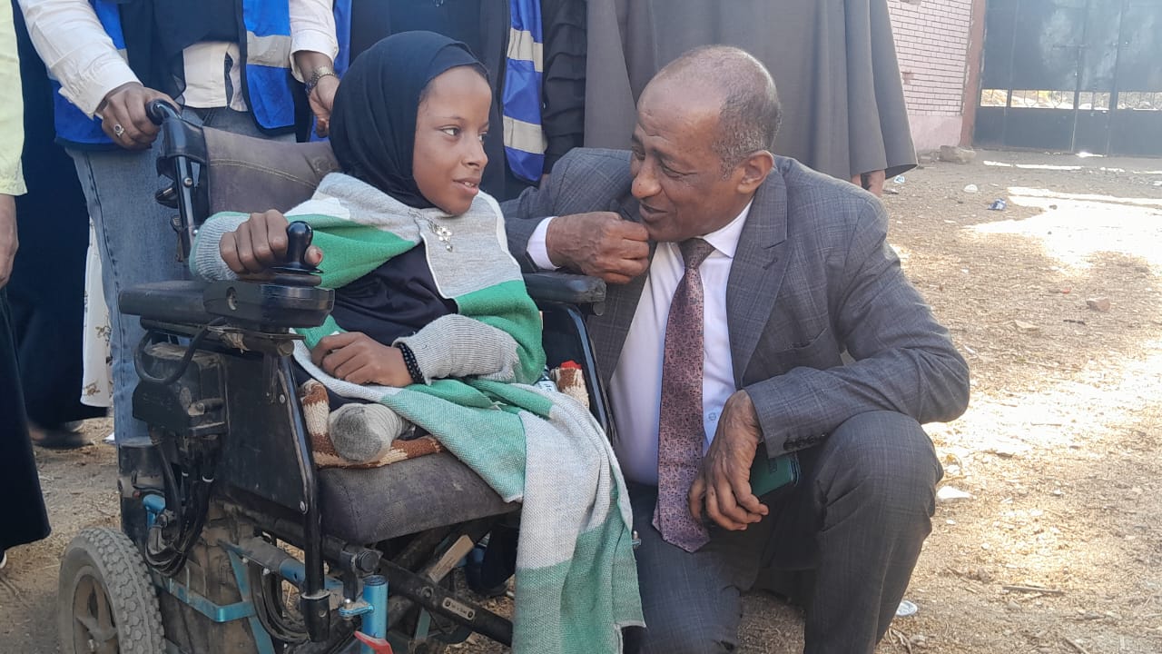 حماة الوطن بأسوان يساعد كبار السن وذوى الاحتياجات (5)