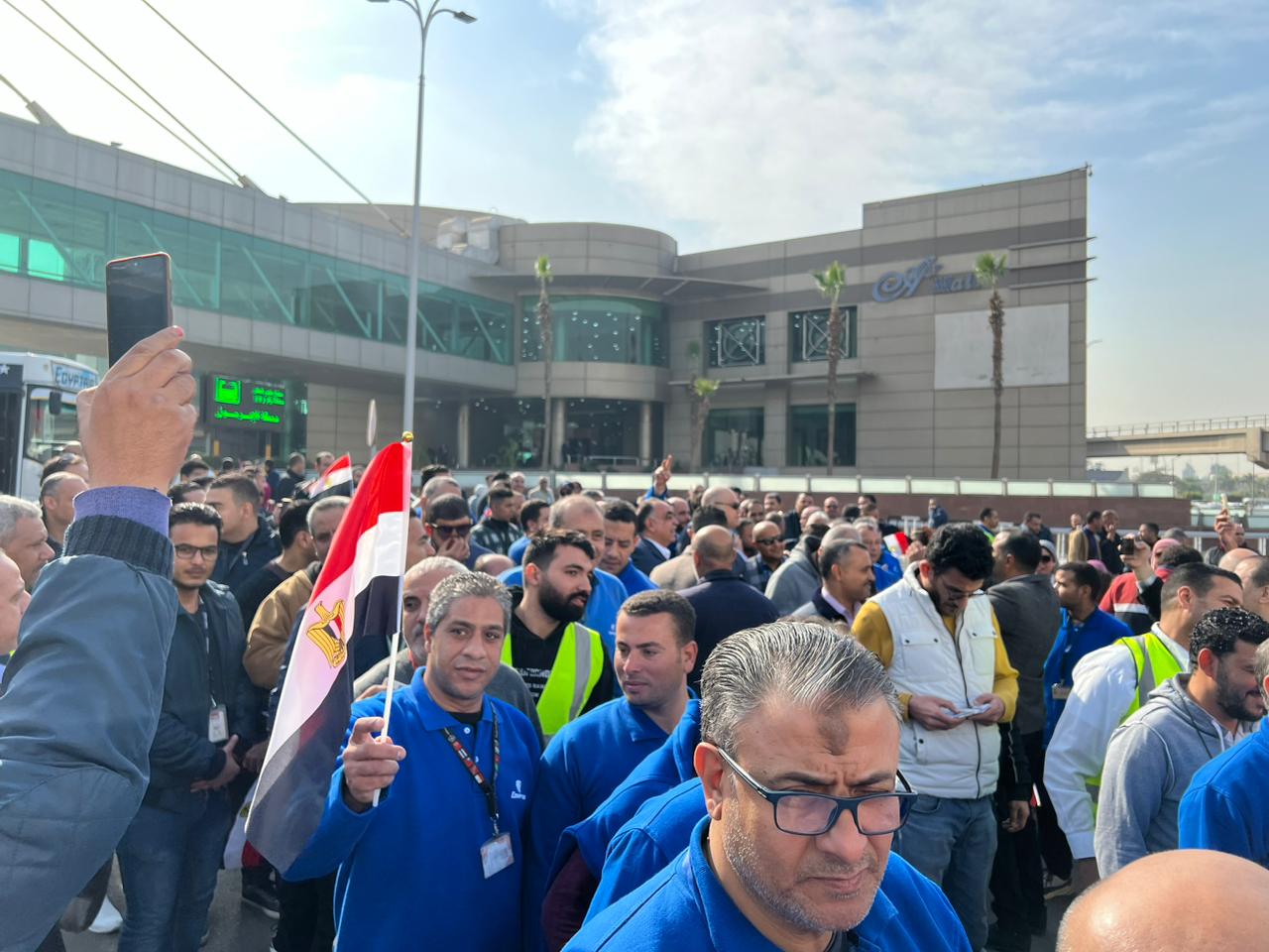 مسيرة حاشدة للعاملين بقطاع الطيران المدنى (4)