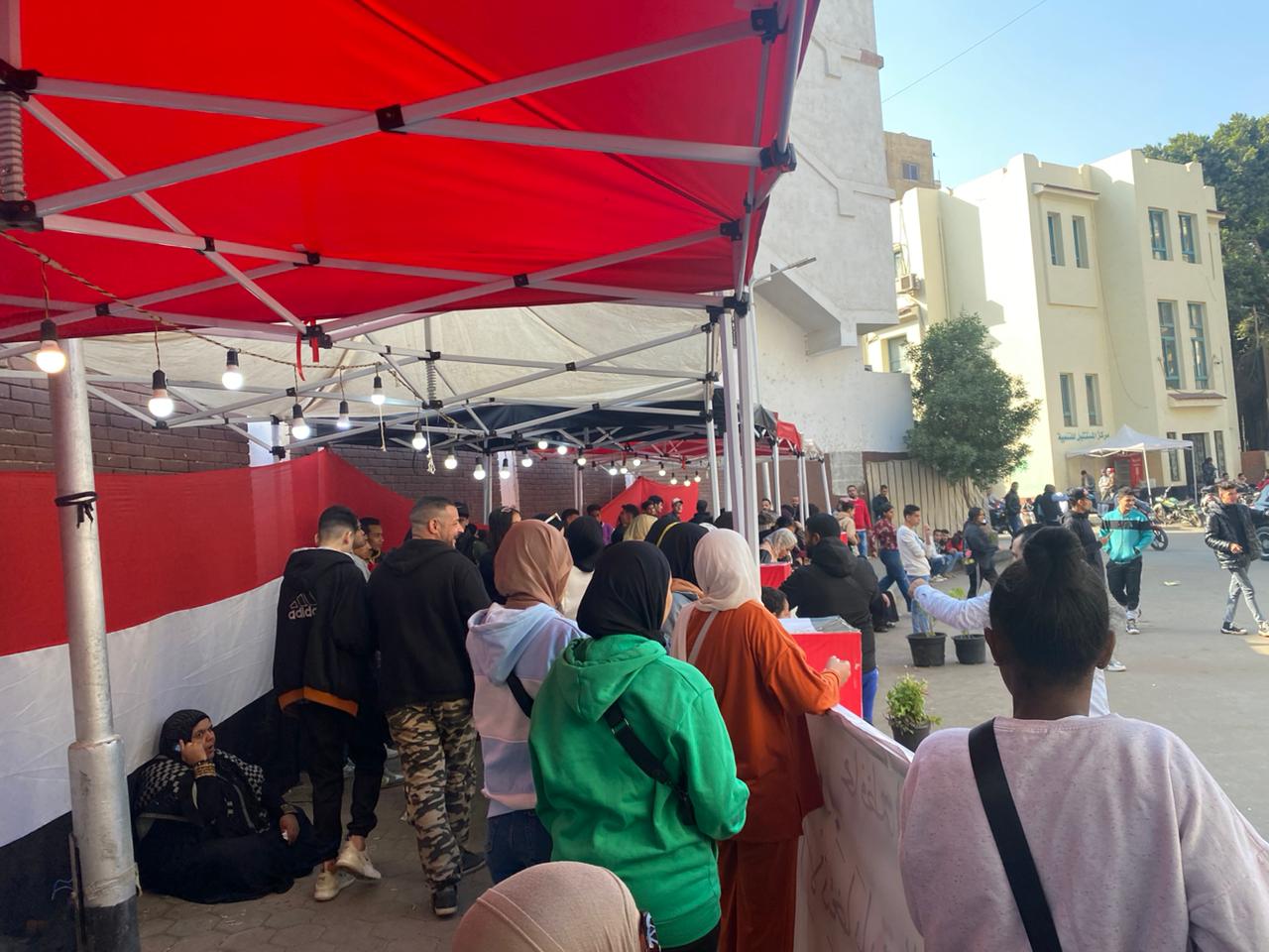 اقبال متزايد على التصويت بمدرسة القومية اقبال متزايد على التصويت بمدرسة القومية