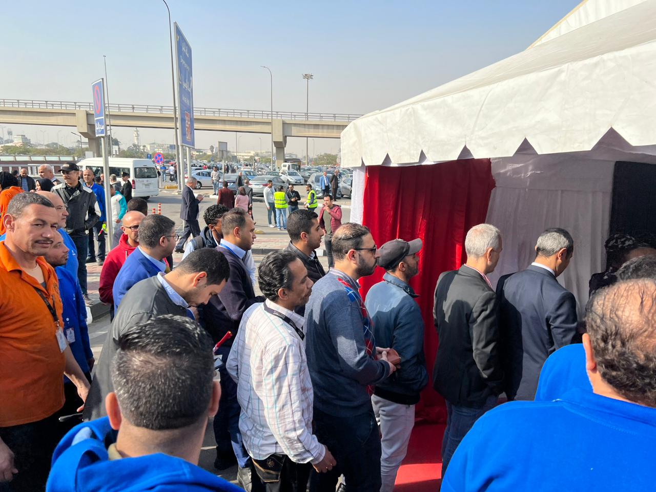 مسيرة حاشدة للعاملين بقطاع الطيران المدنى (2)