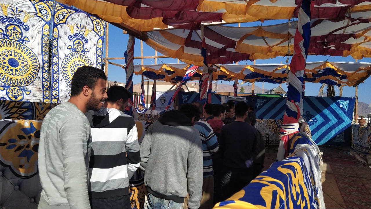 إقبال الناخبين على اللجان فى دهب (3)