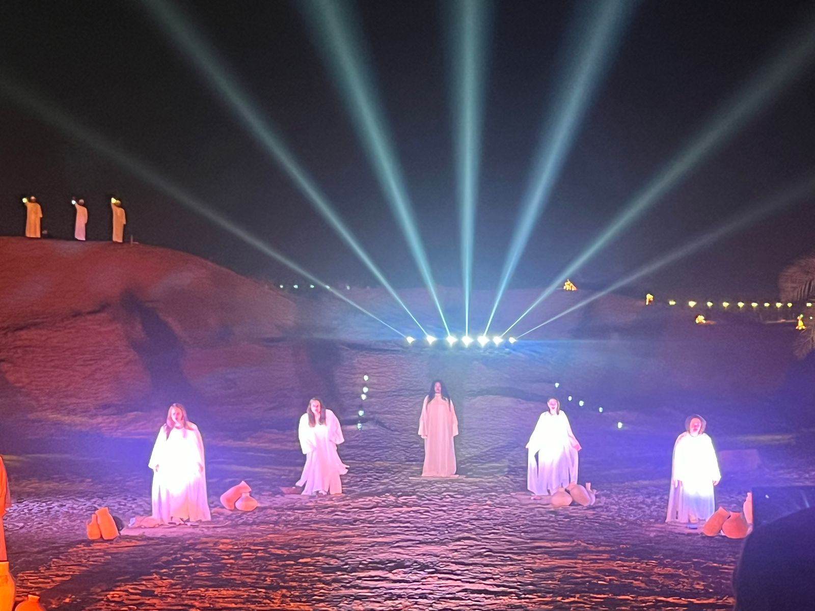 العرض المصري  ترنيمة الصحراء  يختتم فاعليات الدورة السابعة من مهرجان الشارقة للمسرح الصحراوي (2)