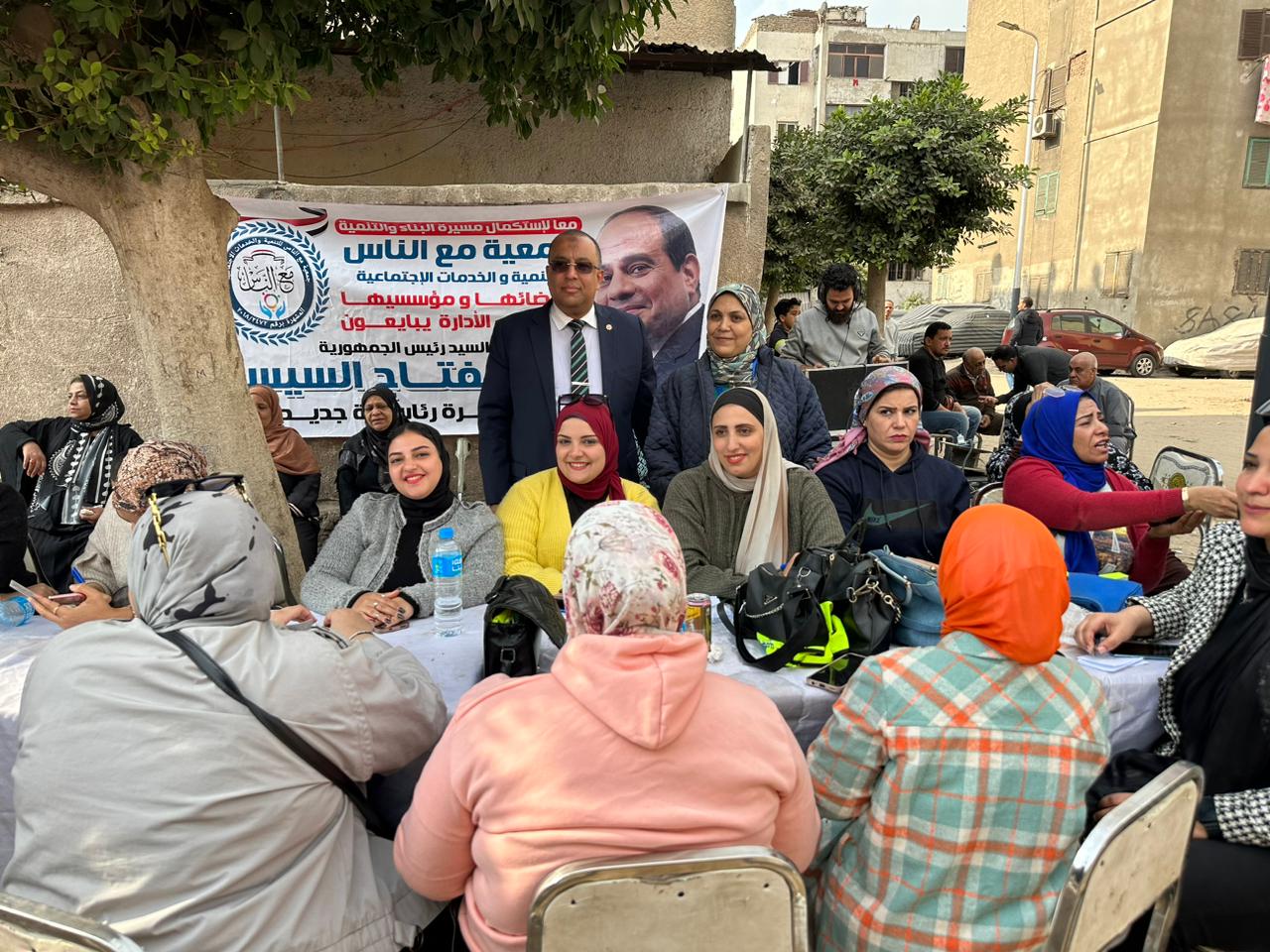 إحتفالات ورقص وأغانى وطنية أمام اللجان الانتخابية بشبرا الخيمة فى اليوم الثالث من الانتخابات (6)