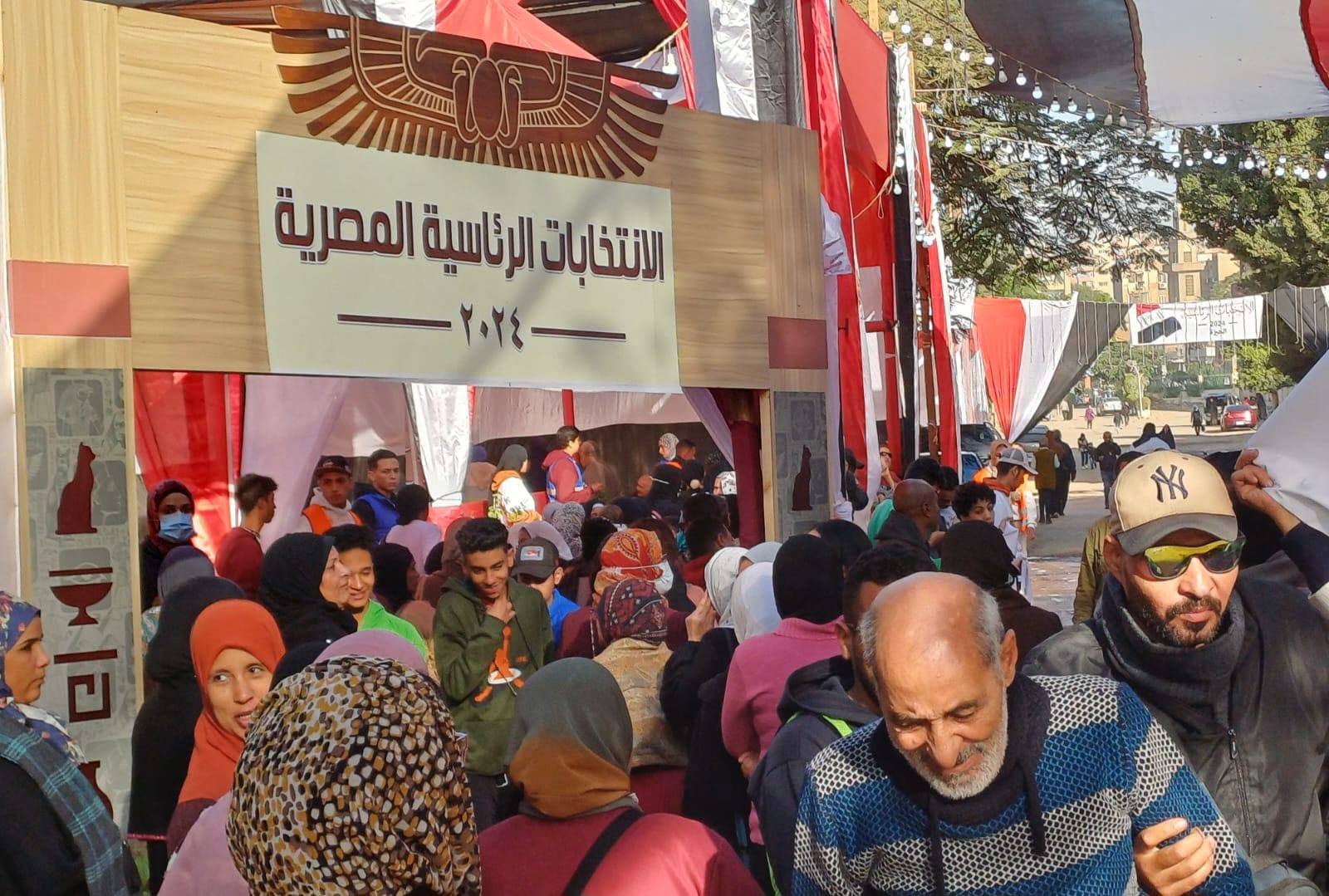 الناخبين امام اللجان (2)
