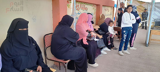 توافد-السيدات-على-اللجان-الانتخابية-لليوم-الثالث-فى-جنوب-سيناء-(3)
