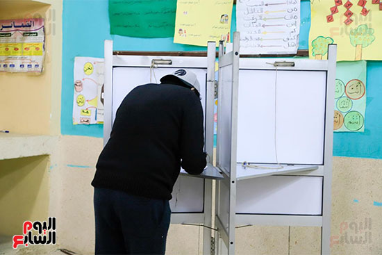 الكينج محمد منير يدلى بصوته فى الانتخابات الرئاسية (3)