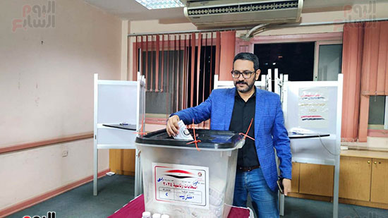 محمود-يسن-يدلى-يصوته-فى-انتخابات-الرئاسة