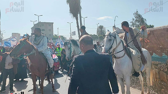 مسيرة-بالخيول-أمام-لجان-الانتخابات-الرئاسية-في-مركز-أبو-تيج-بأسيوط-(9)