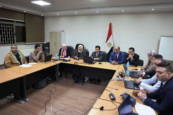 أشرف صبحي يتابع غرف عمليات مديريات الشباب والرياضة (2)