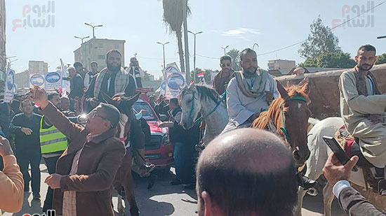 مسيرة-بالخيول-أمام-لجان-الانتخابات-الرئاسية-في-مركز-أبو-تيج-بأسيوط-(8)