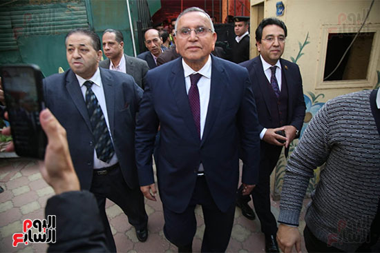 عبدالسند يمامة يتفقد إحدى لجان مصر الجديدة لمتابعة سير العملية الانتخابية (4)