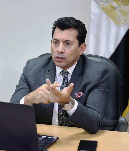 أشرف صبحي يتابع غرف عمليات مديريات الشباب والرياضة (4)