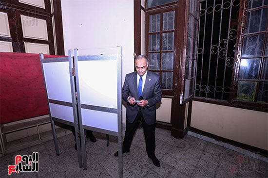 المستشار أحمد بندارى يدلى بصوته فى الانتخابات الرئاسية 2024 (3)