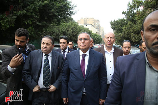 عبدالسند يمامة يتفقد إحدى لجان مصر الجديدة لمتابعة سير العملية الانتخابية (8)