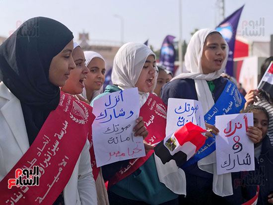 مسيرة فى حب مصر لطالبات مدرسة سيزا نبراوى بالتجمع (1)