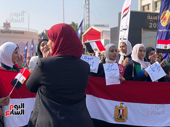 مسيرة فى حب مصر لطالبات مدرسة سيزا نبراوى بالتجمع (7)