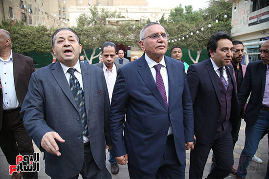 عبدالسند يمامة يتفقد إحدى لجان مصر الجديدة لمتابعة سير العملية الانتخابية (12)