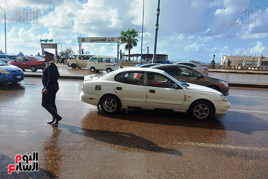 هطول-أمطار-غزيرة--فى-نوة-قاسم-على-الإسكندرية-مع-انتظام-العملية-الانتخابية-(6)