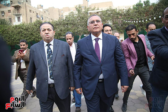 عبدالسند يمامة يتفقد إحدى لجان مصر الجديدة لمتابعة سير العملية الانتخابية (5)