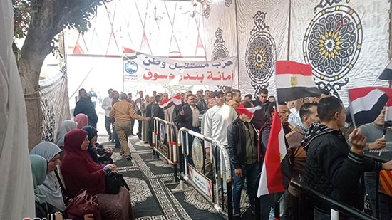 طوابير-أمام-اللجان-بدسوق