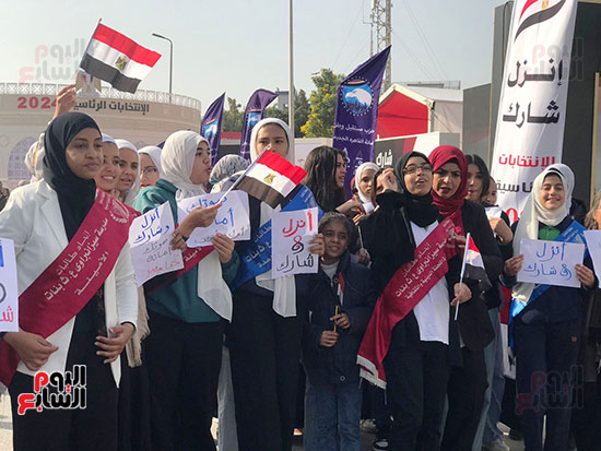 مسيرة فى حب مصر لطالبات مدرسة سيزا نبراوى بالتجمع (10)