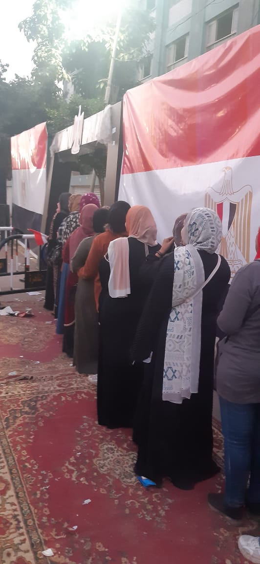 اقبال من السيدات على التصويت في الانتخابات لليوم الثالث