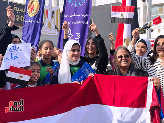 مسيرة فى حب مصر لطالبات مدرسة سيزا نبراوى بالتجمع (6)