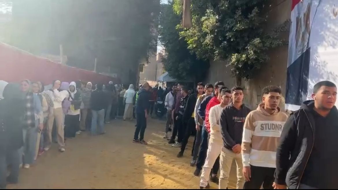 النساء أمام أحد اللجان النساء أمام أحد اللجان