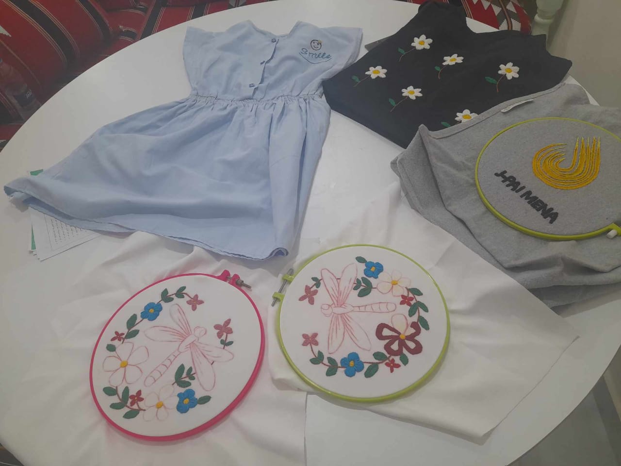 زينب من ذوى الهمم تبدع فى أعمال التطريز  (7)